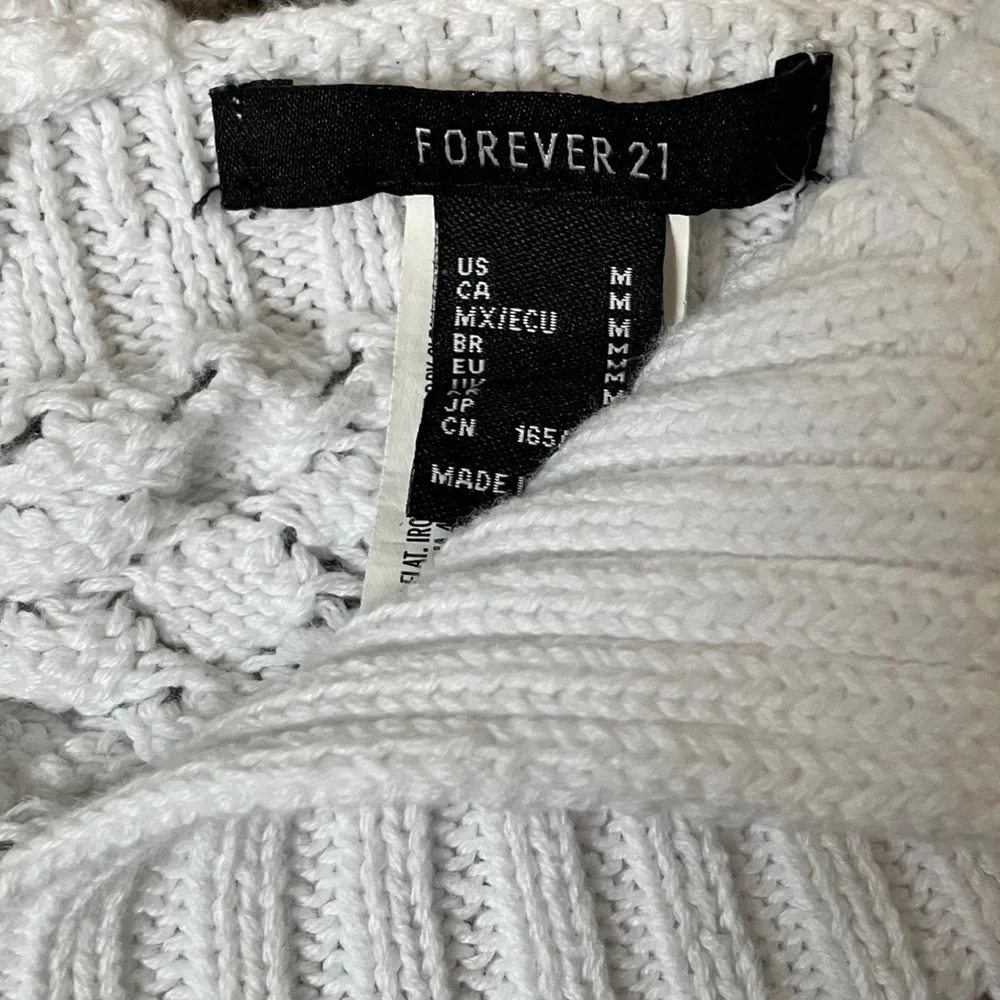 Forever 21 | Crotchet Tie-Back Top | FREE WITH PURCHASE - Picture 5 of 5